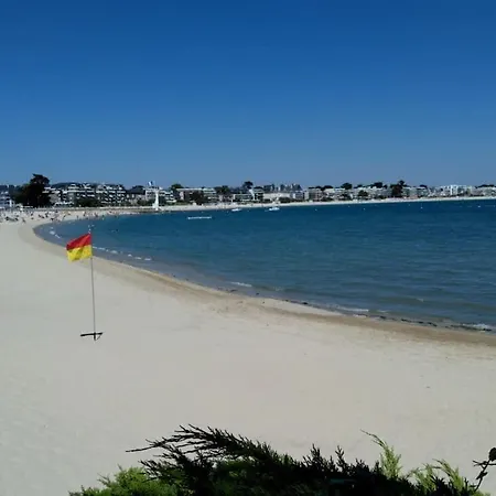 T2, Calme, 38 M2, Plein Centre, A 150 M Du Port. *