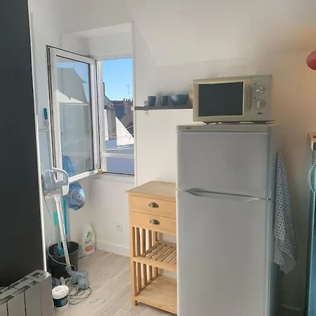 Apartmán T2, Calme, 38 M2, Plein Centre, A 150 M Du Port. *