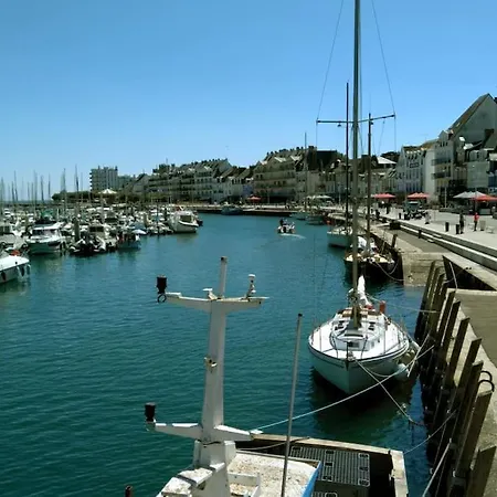 T2, Calme, 38 M2, Plein Centre, A 150 M Du Port. *